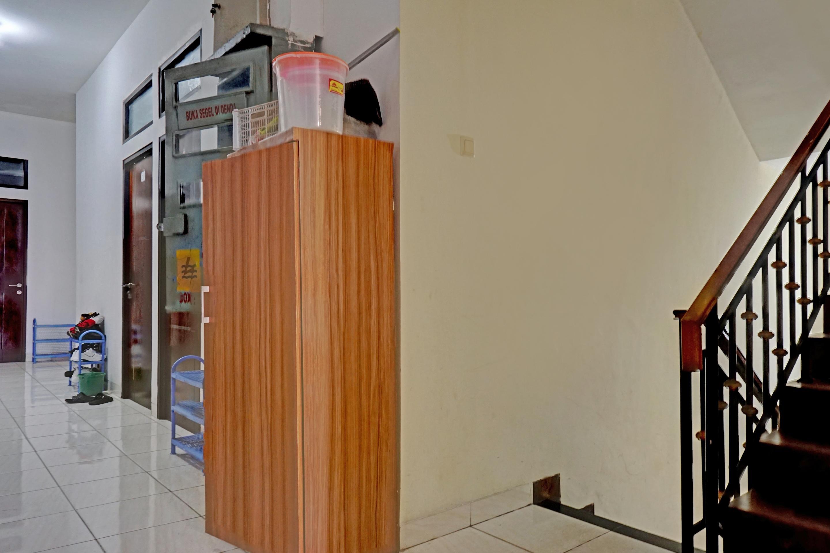 Oyo 90489 Kejora Homestay Jakarta Kültér fotó